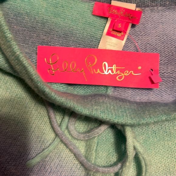 NWT. Lilly Pulitzer sweater shorts, blue and green size small new with tags. - Picture 4 of 4